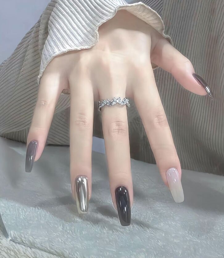 Bộ nail phong cách tối giản với gam màu tôn da, thanh lịch