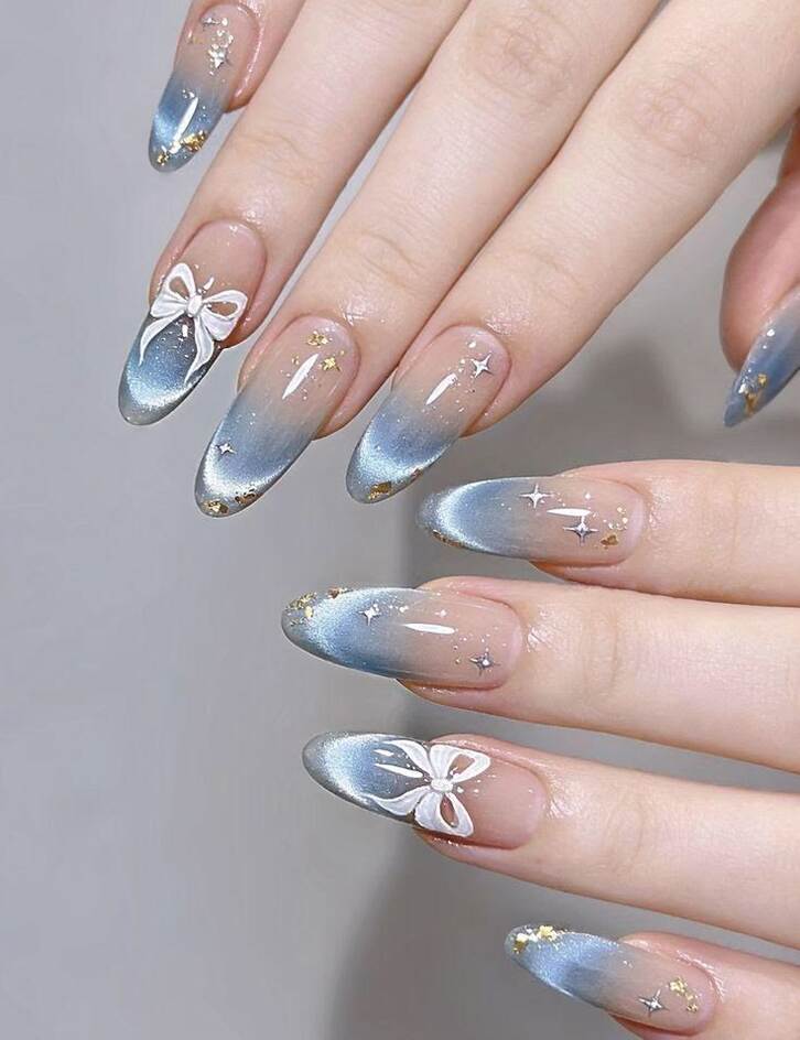 Bộ nail tông xanh với hiệu ứng mắt mèo độc đáo, tạo chiều sâu lấp lánh cuốn hút ánh nhìn