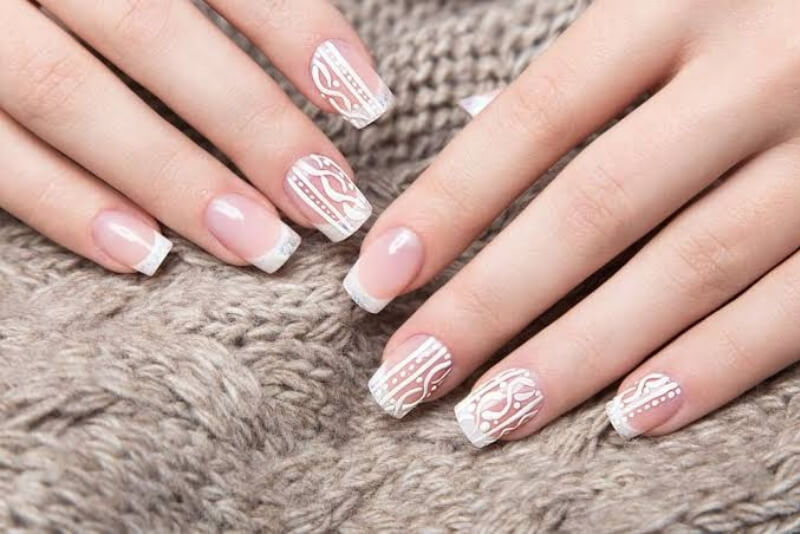 Cách gắn móng tay giả tại nhà