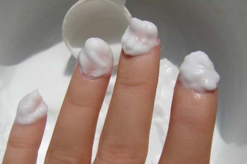 Dùng baking soda cho móng tay