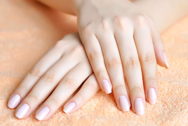 Đừng làm dụng móng tay làm việc nặng