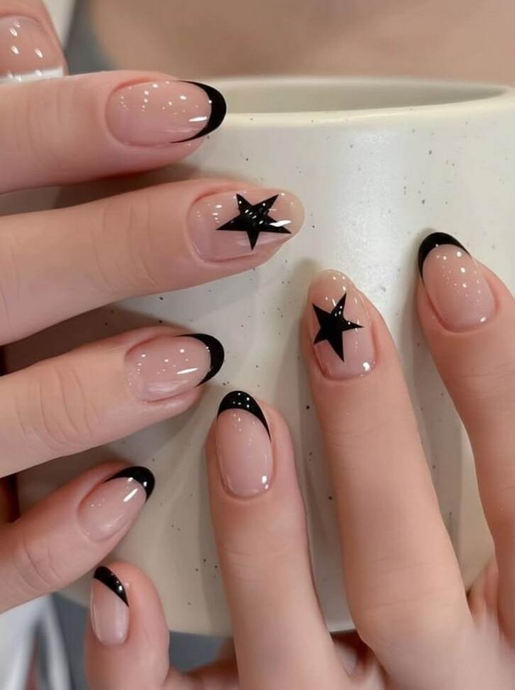 Gợi ý mẫu nail đẹp cho người móng tay ngắn yêu thích phong cách tối giản, tinh tế