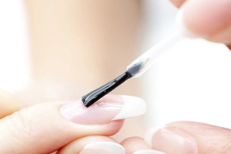 Hạn chế sử dụng móng gel và acrylic thường xuyên