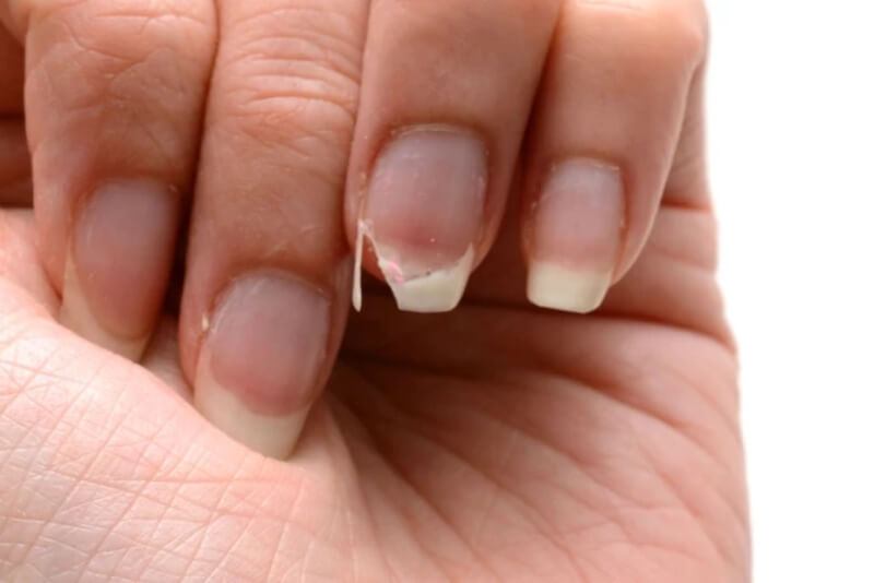 Hạn chế va chạm mạnh với móng tay, giúp bảo vệ móng khỏi gãy