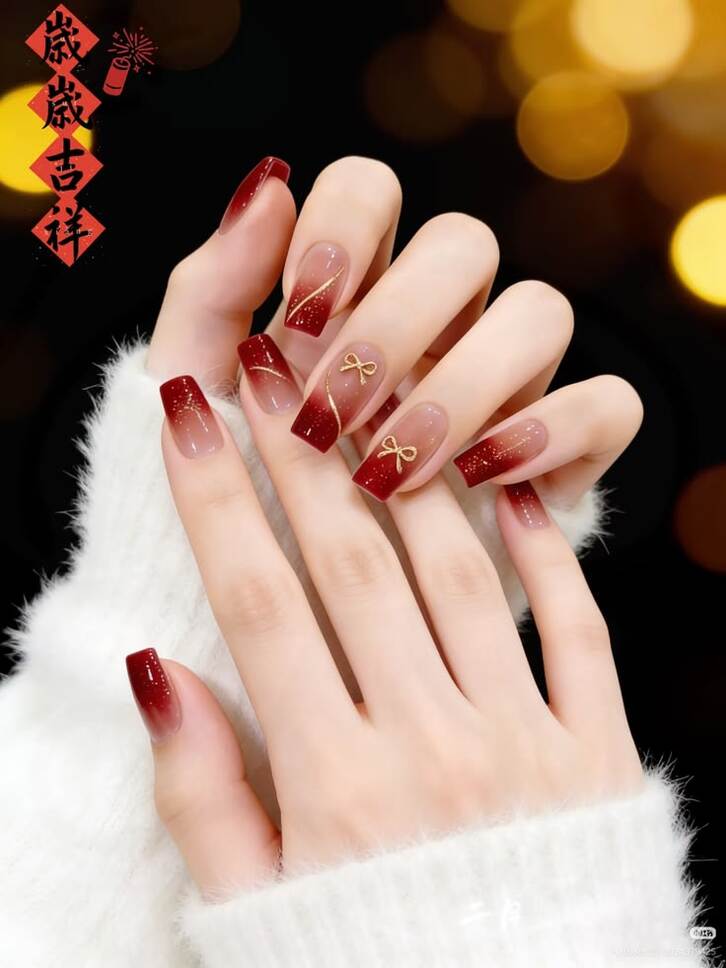 Mẫu móng màu đỏ rượu ombre, lựa chọn hoàn hảo cho dịp Tết