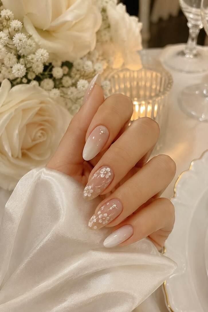 Mẫu móng tay đẹp với họa tiết tinh tế