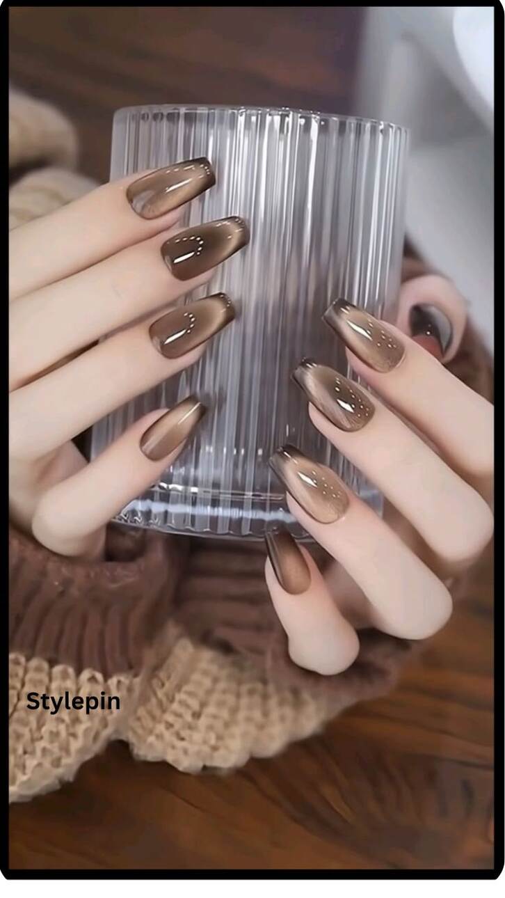 Mẫu móng tay màu nâu thạch phong cách tối giản, thanh lịch
