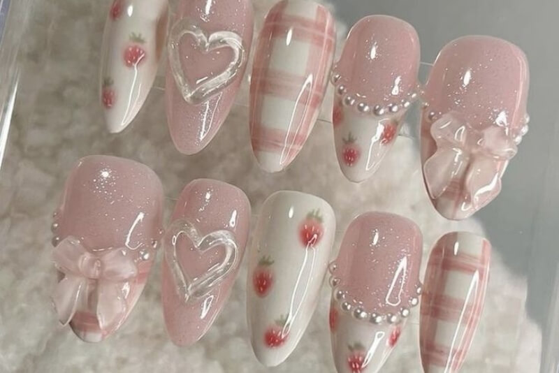 Mẫu nail dâu tây pastel nhẹ nhàng