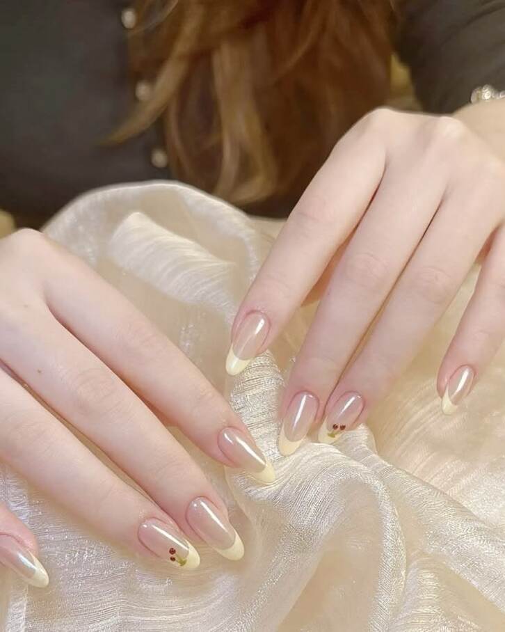 Mẫu nail đơn giản sang trọng phù hợp nhiều độ tuổi