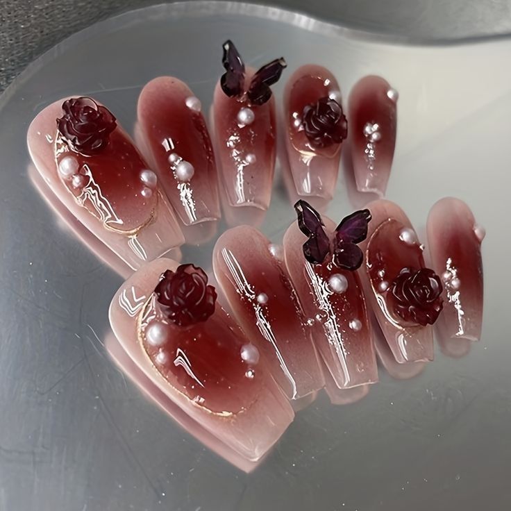 Mẫu nail hoa hồng đỏ mận