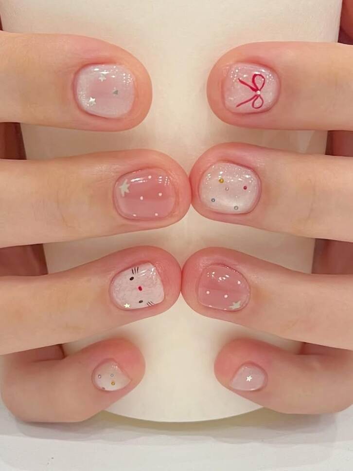 Mẫu nail màu hồng dễ thương cho móng ngắn