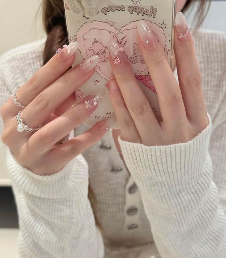 Mẫu nail màu hồng pastel dịu dàng, nữ tính