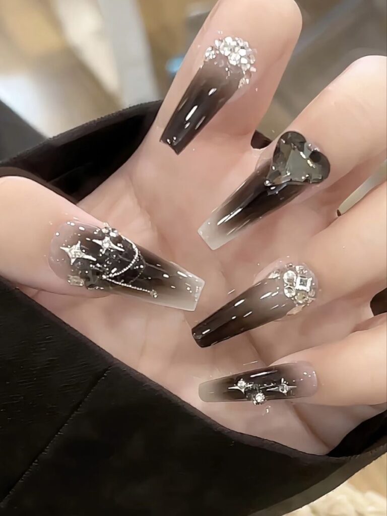 Mẫu nail ombre đen sang trọng