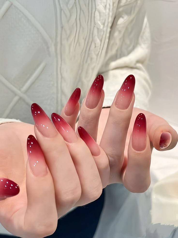 Mẫu nail ombre đỏ mận