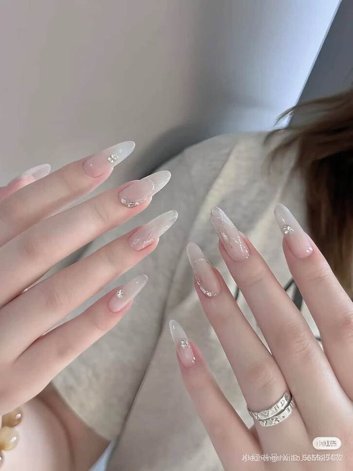 Mẫu nail giúp sáng da tông sữa thanh lịch, nhẹ nhàng