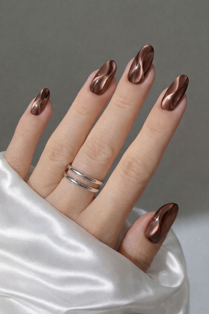 Mẫu sơn gel màu nâu thạch, mang lại độ bóng đẹp

