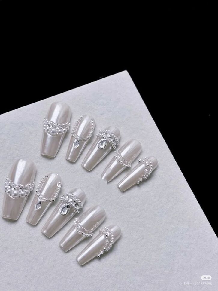 Nail box cô dâu đính đá lấp lánh, hoàn hảo cho buổi lễ cưới