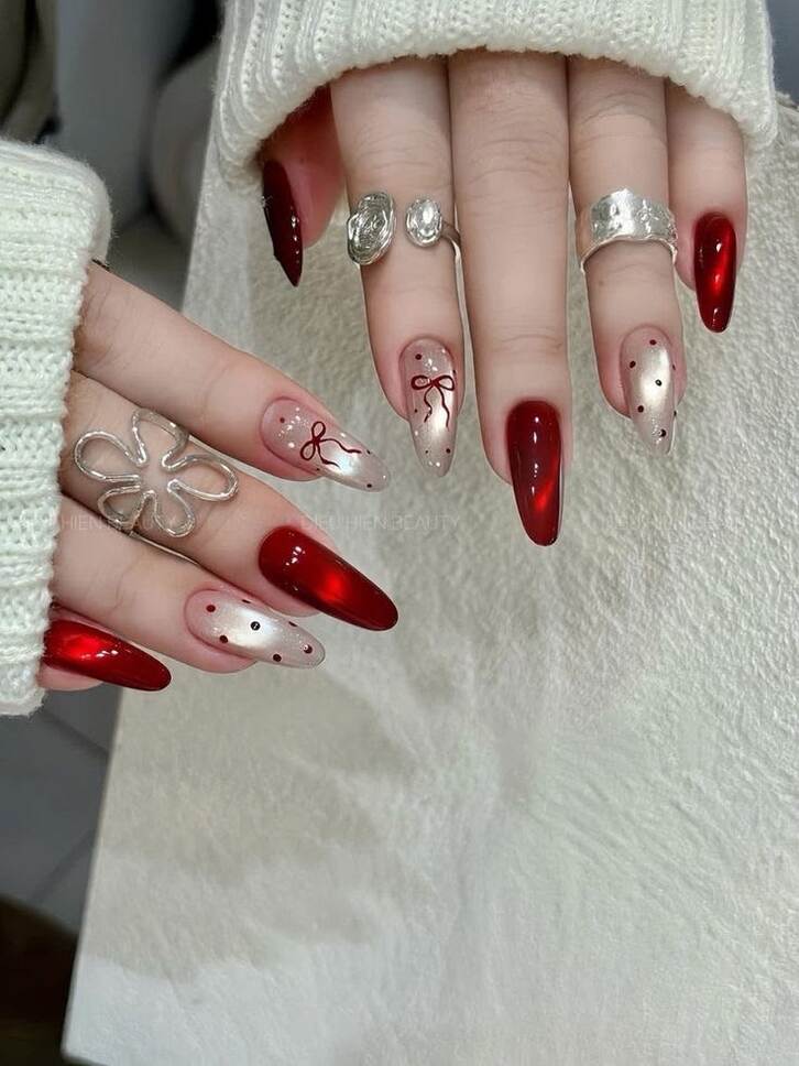 Sơn gel mắt mèo đỏ quyến rũ, khẳng định cá tính mạnh mẽ và cuốn hút