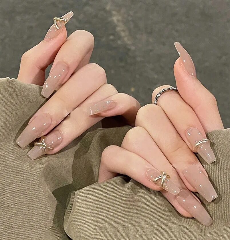 Tại sao nail đính đá luôn chiếm ưu thế