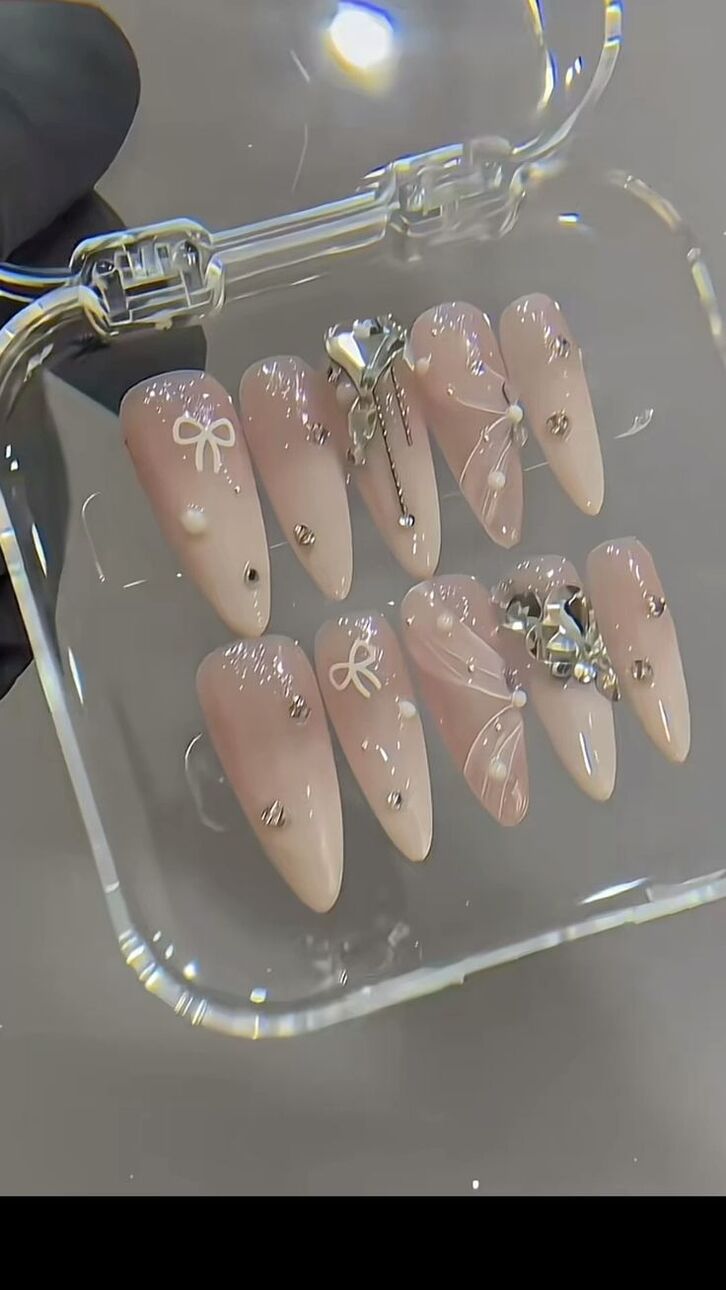 Thiết kế nail box cô dâu màu nude sang trọng