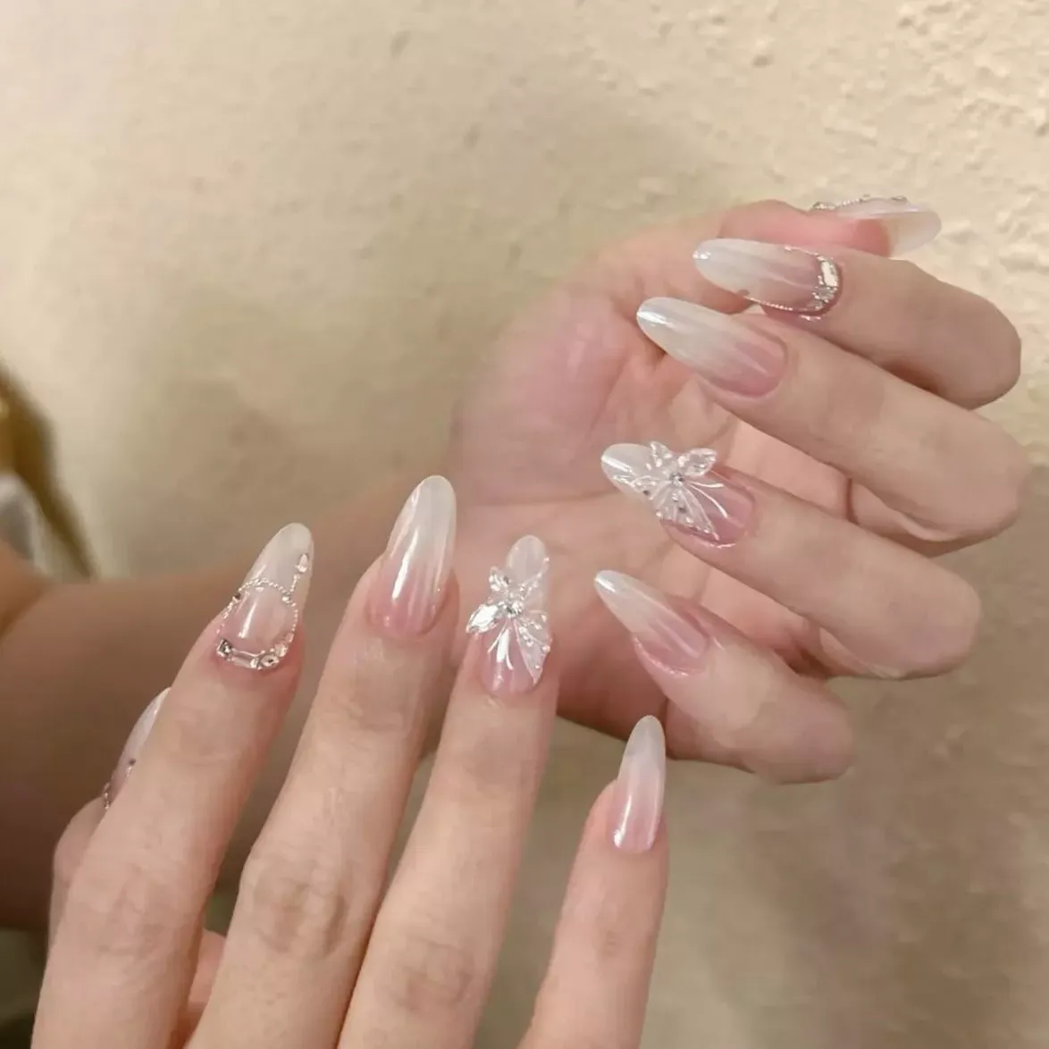 Cách chăm sóc nail màu trắng