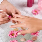 Cho con bú có được làm nail không