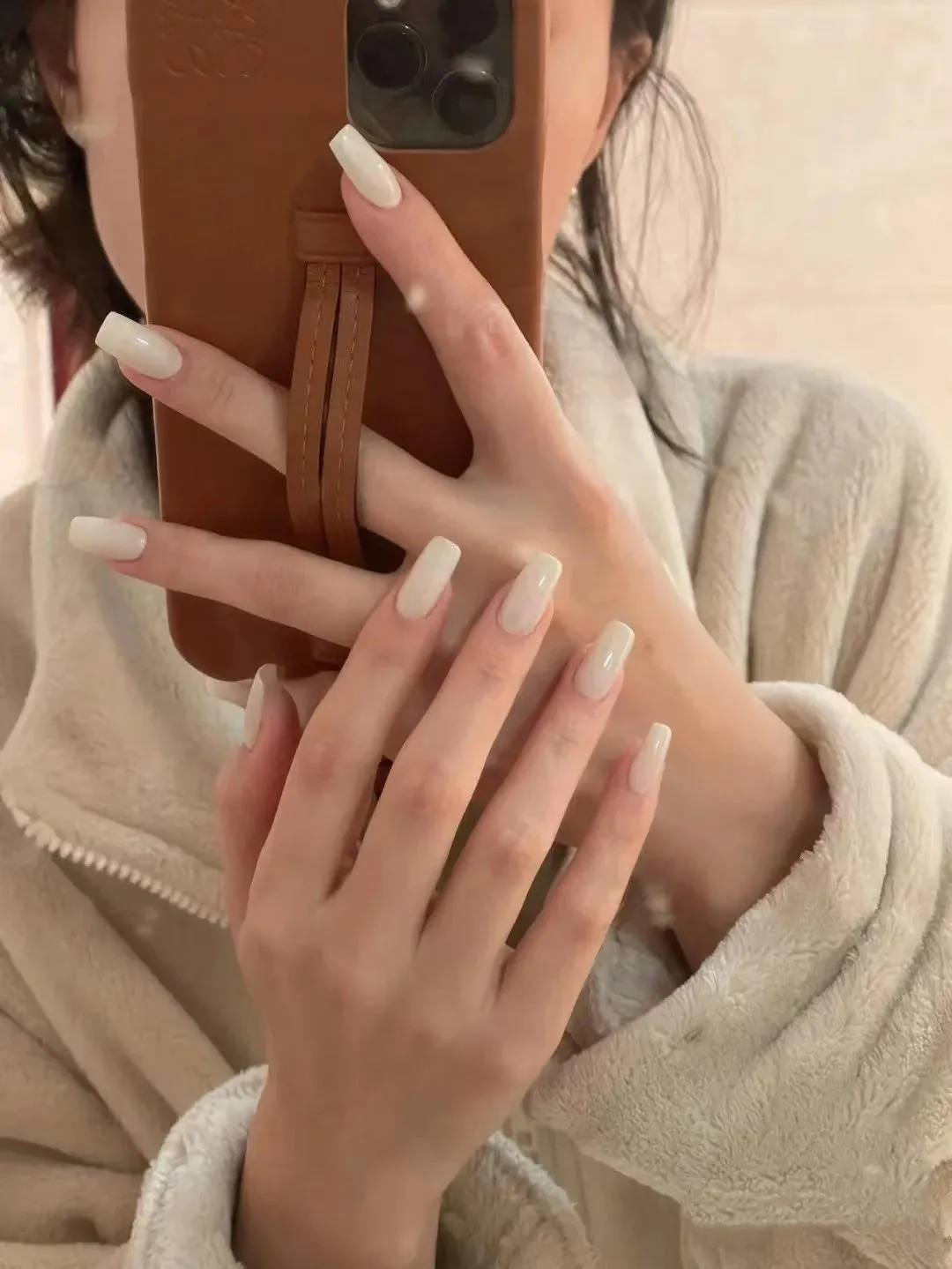 Mẫu nail trắng dẫn đầu xu hướng làm đẹp