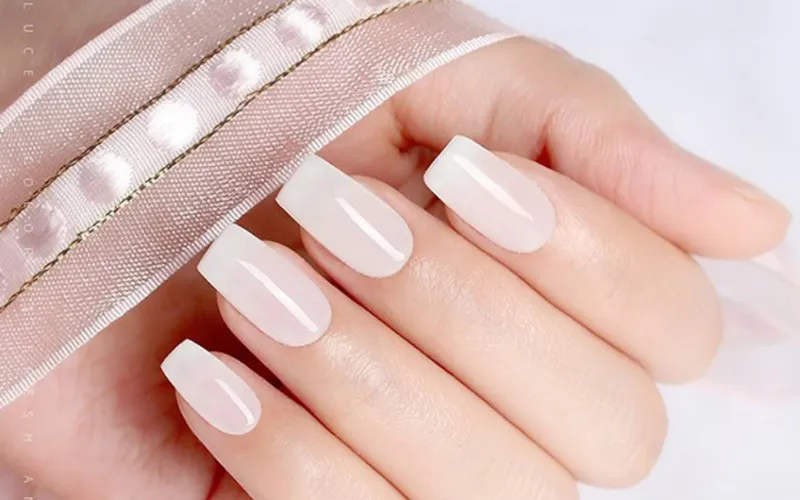 Mẫu nail trắng