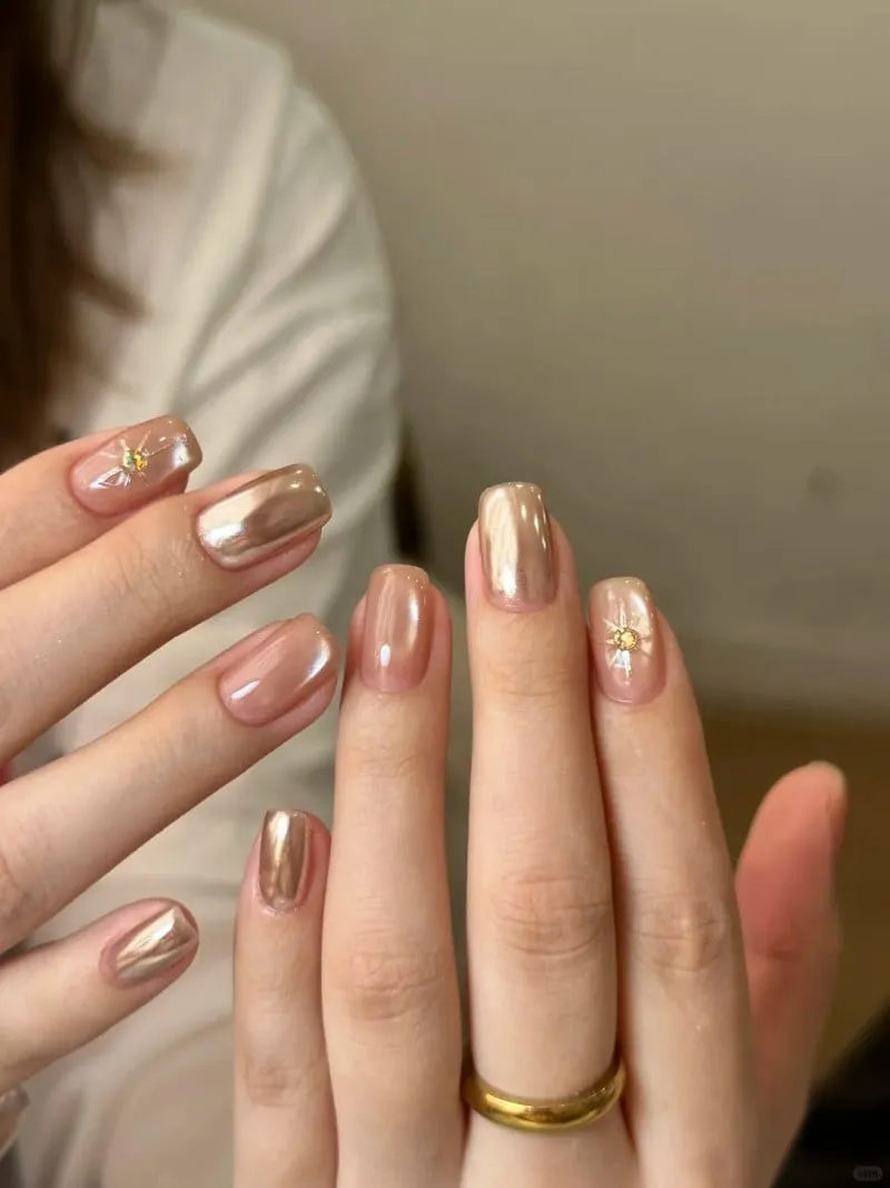 99+ Mẫu nail tráng gương đẹp sang chảnh HOT nhất 8 Nail tráng gương tone màu ấm