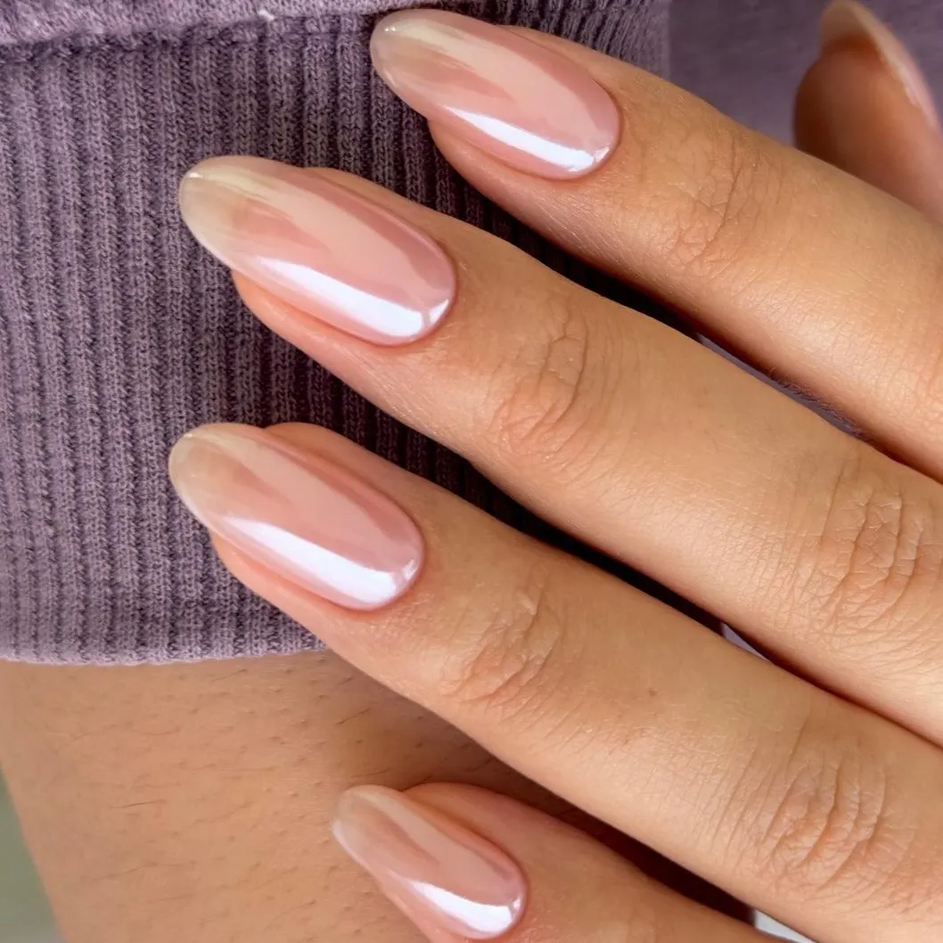 Nail trắng trong suốt nhẹ nhàng
